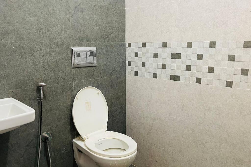 Rajamandiram 3Bhk Ac Apartment In Trivandrum Central Thiruvananthapuram Exterior photo